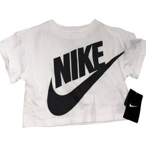 NWT The Nike tee Kids White T-Shirt size XS (4)